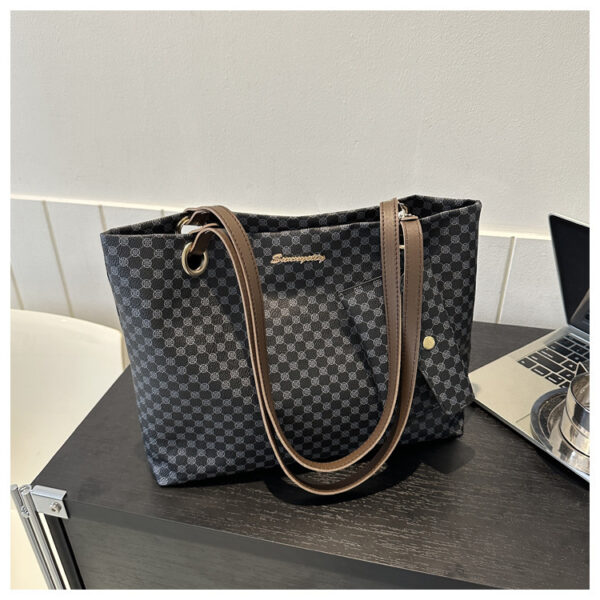 Large Capacity Casual Retro Printed Shoulder Underarm Bag - Image 5